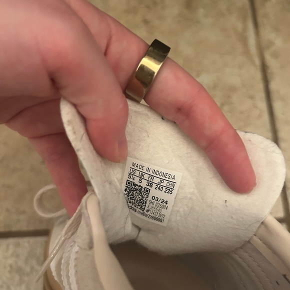 adidas Gazelle Sneakers in Cream and Blue - Picture 6 of 10